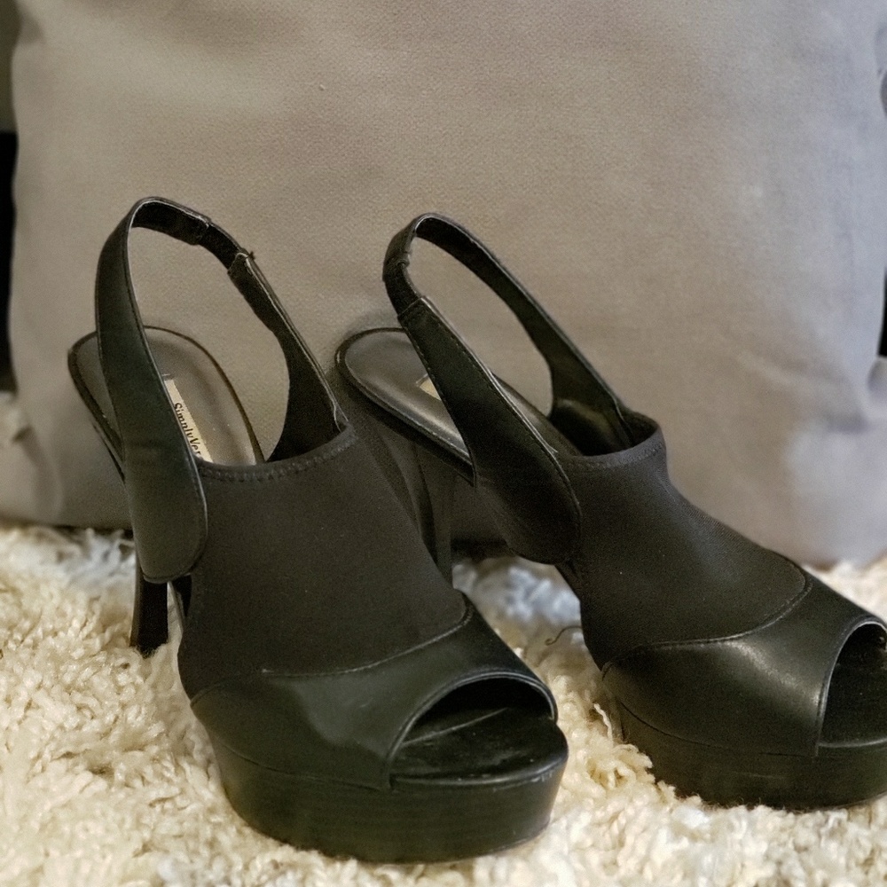 Vera Wang peep toe heels